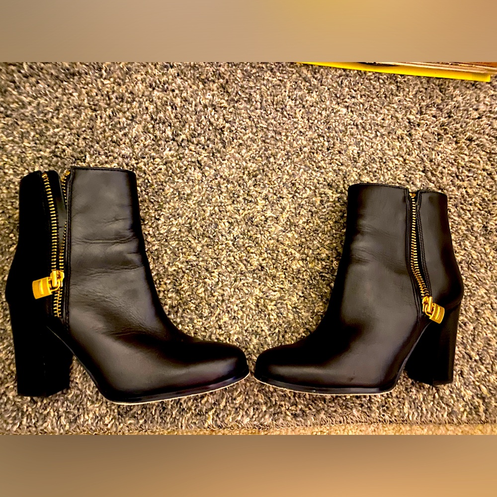 Michale Kors Black Leather Ankle Boots Golden Zipper and Lock Charm Women’s 7M